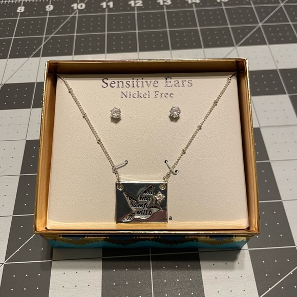 Jewelry - Boxed necklace and Earring Set‎ C02 6637
